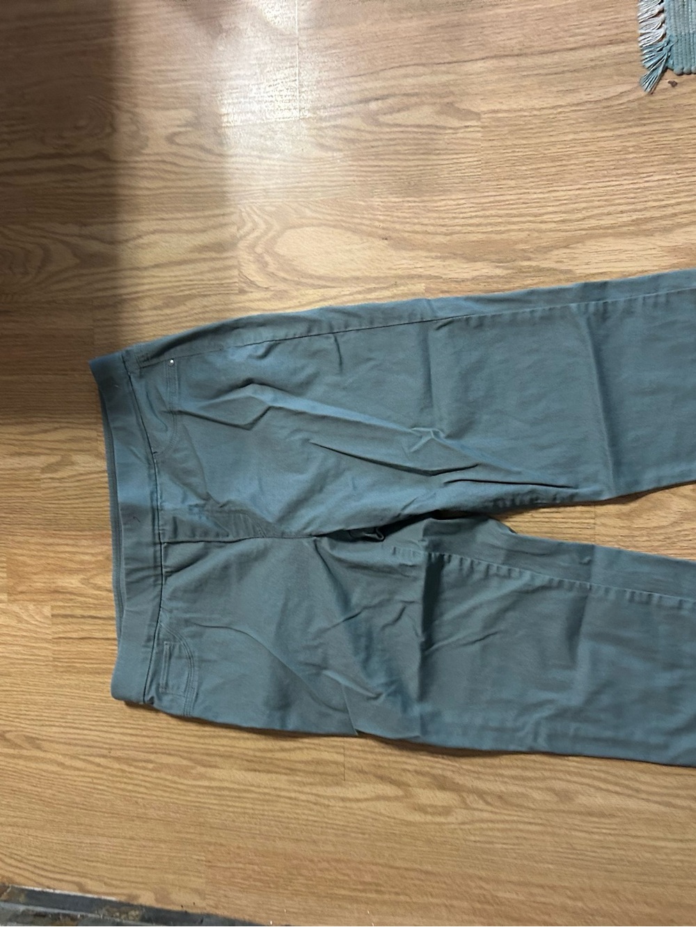 Gloria Vanderbilt khaki size 16 in grey. Cropped